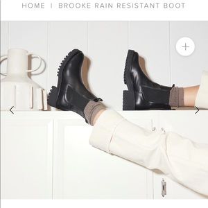 Brand new, never worn Freda Salvador boots! Super comfortable and stylish.